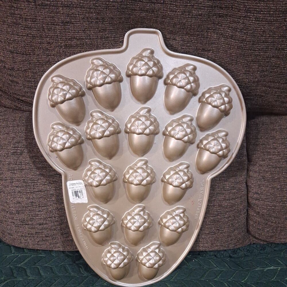 Nordic Ware Harvest Acorn Cakelet Pan 18 cavities (2 Cups) - Picture 3 of 4